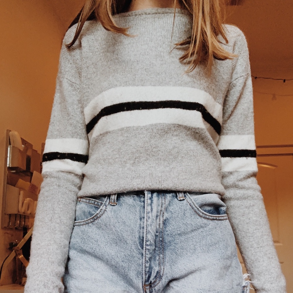 BRANDY MELVILLE STRIPED SWEATER